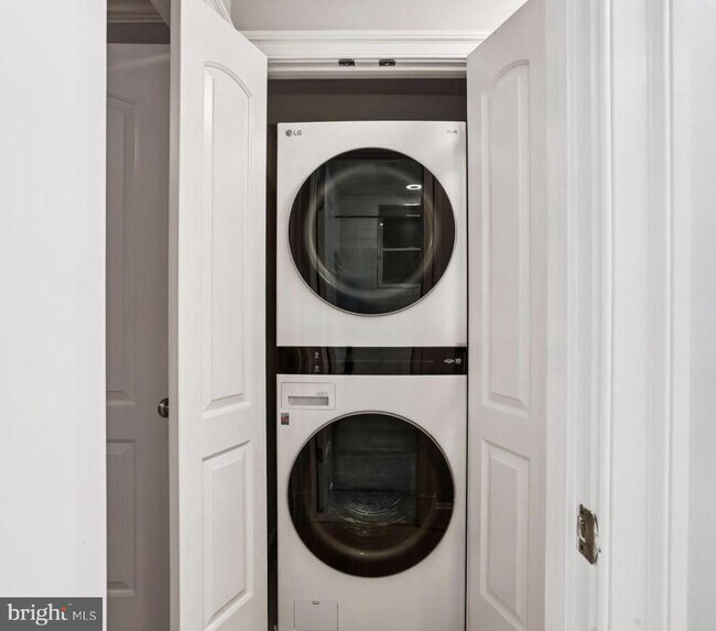 Building Photo - 1740 18th St NW