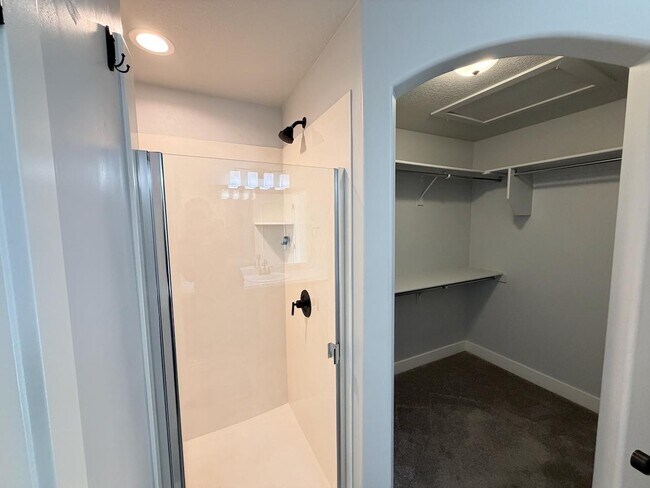 Building Photo - 347 W 410 N St