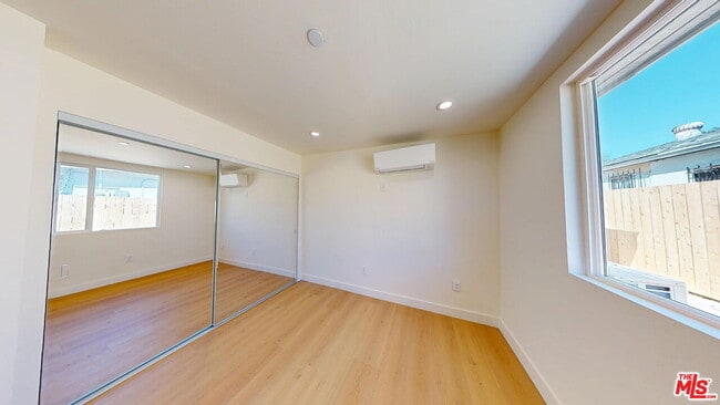 Building Photo - 6443 Satsuma Ave