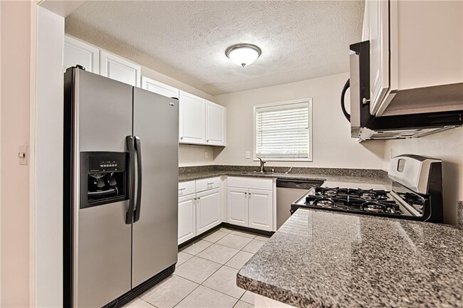 Building Photo - 1102 Augusta Dr