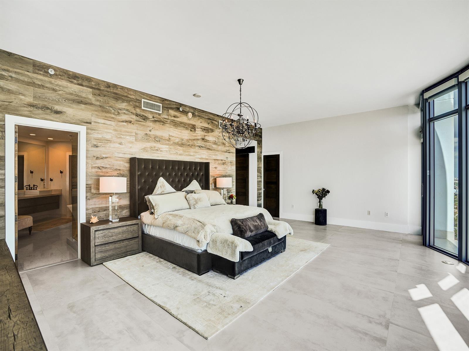 Building Photo - 17301 Biscayne Blvd