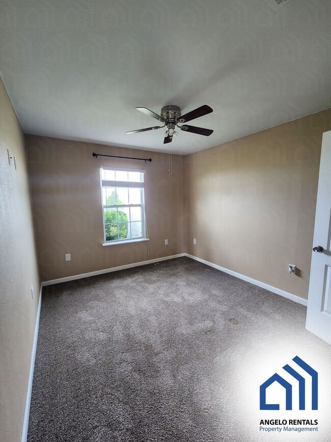 Building Photo - Spacious 3 bedroom 2 bath home COMING SOON!