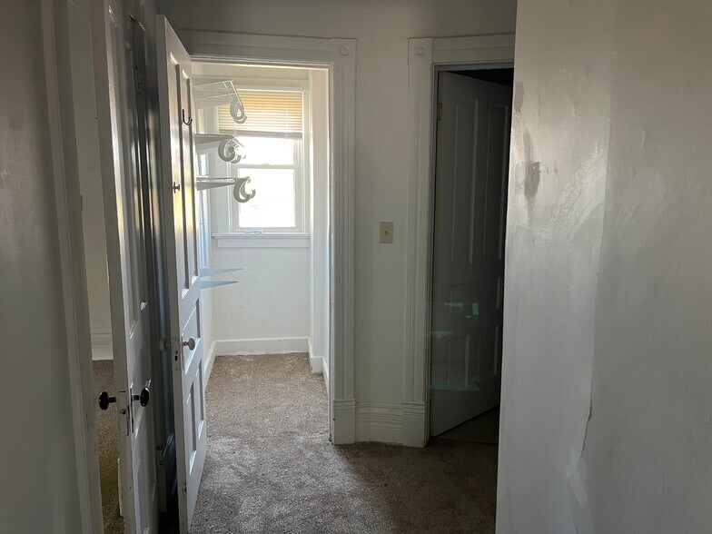 Building Photo - 2642 S Clement Ave