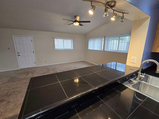 Building Photo - Spacious Home in NE Heights