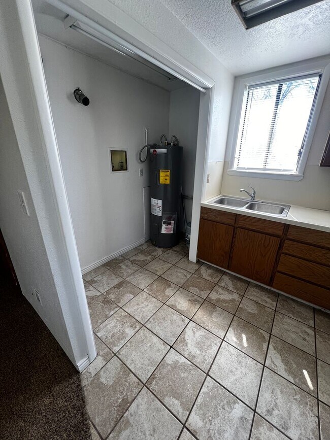 Building Photo - 156-156 McKinley Ave