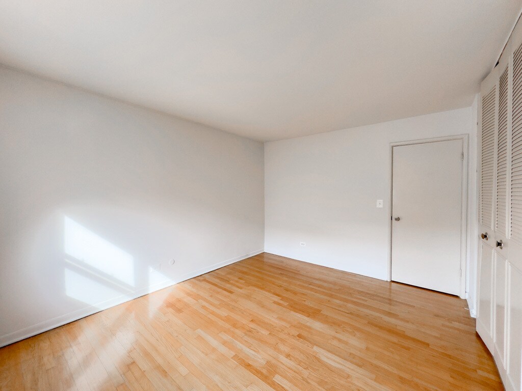 Building Photo - 535 W Aldine Ave