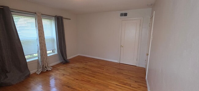 Building Photo - 1306 Mt Olive Ave