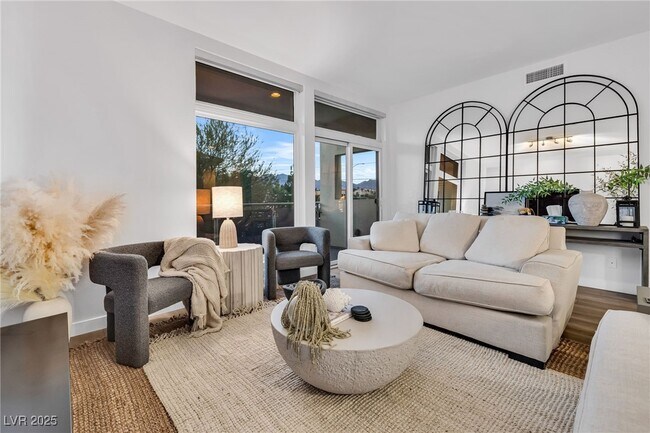 Building Photo - 8925 W Flamingo Rd