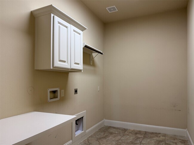 Building Photo - 10810 Poolman Pl