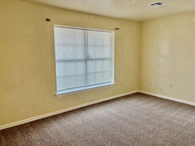 Building Photo - 3152 SW 39th St