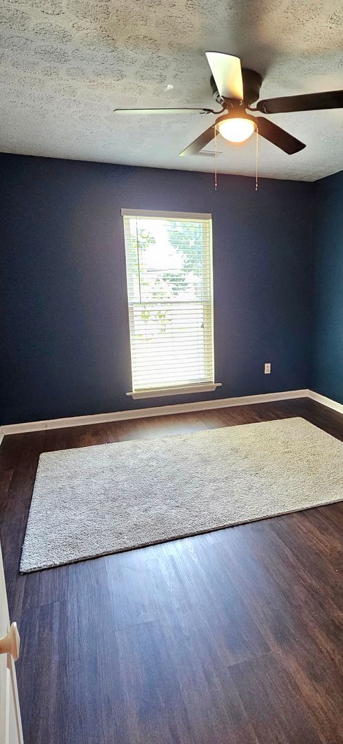 Building Photo - No HOA! Peaceful Cul-de-Sac Living with Ou...