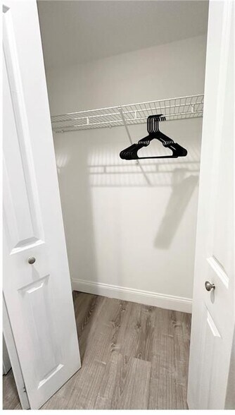 Building Photo - 227 Thames St