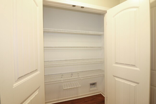 Building Photo - Spacious 4-Bedroom Home with Fireplace in Fayetteville, NC - A Must-See Rental Property!