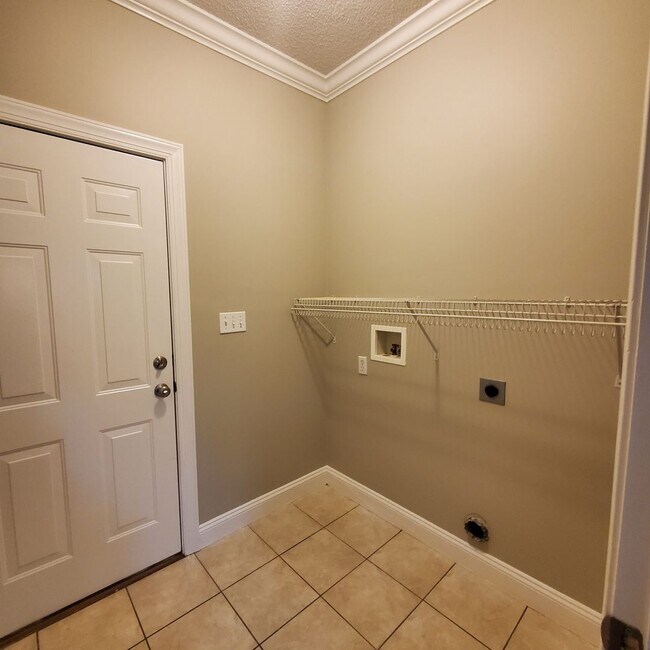 Building Photo - 4014 Liska Cir