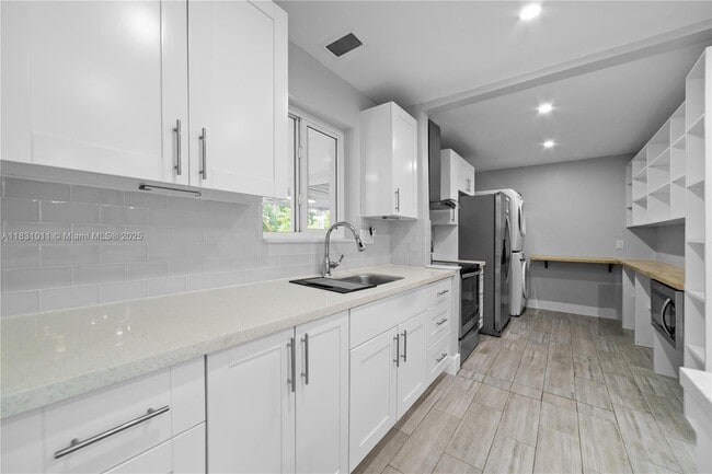 Building Photo - 16400 SW 100th Ct