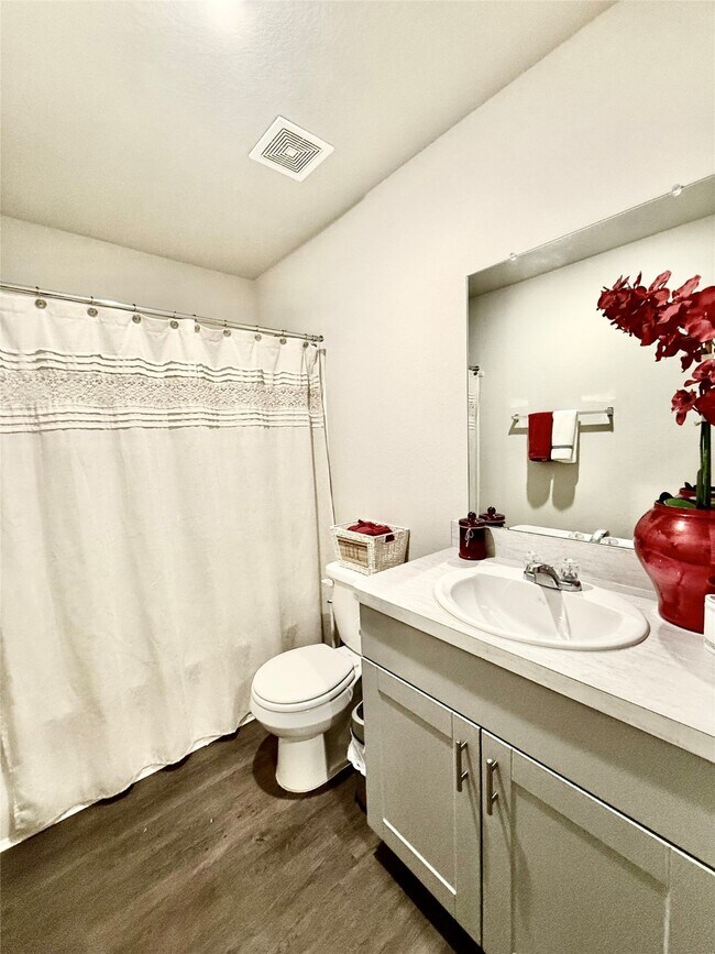 Building Photo - 9921 Spg Crk Rd