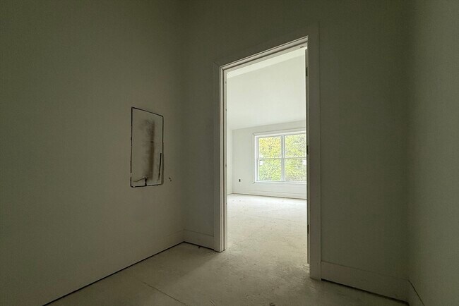 Building Photo - 251 Sladen St