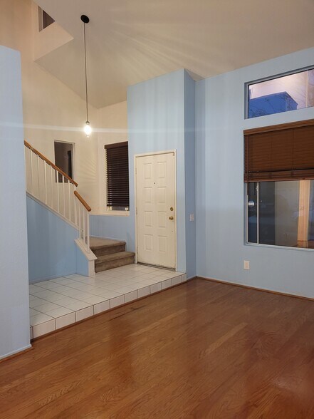 Entry - 7192 Sappada Pl