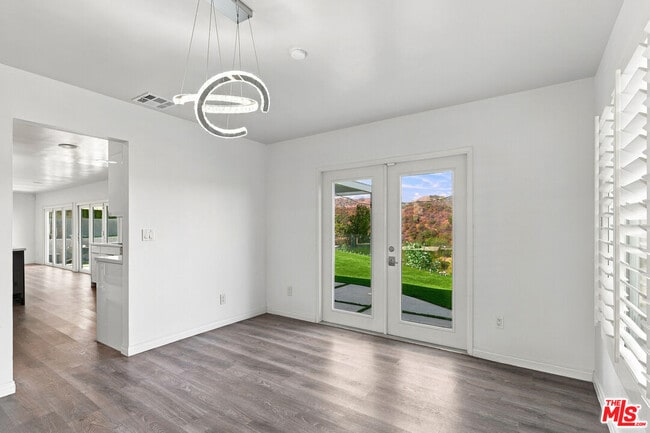 Building Photo - 4355 Chaumont Rd