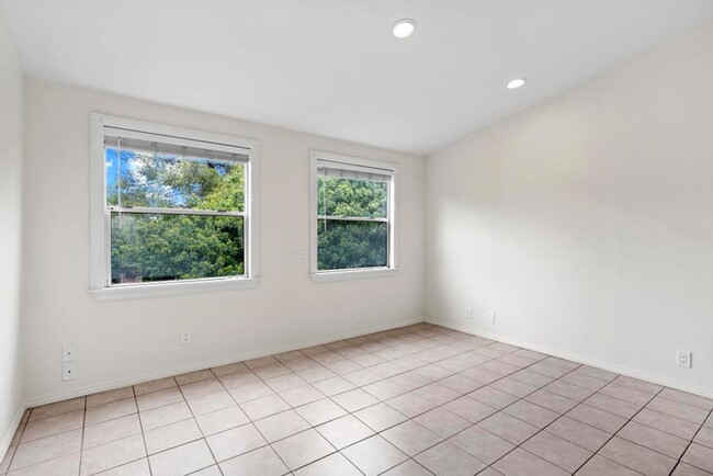 Building Photo - Cozy 2 Bed, 1 Bath Hideaway in Poway
