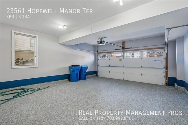 Building Photo - 23561 Hopewell Manor Terrace