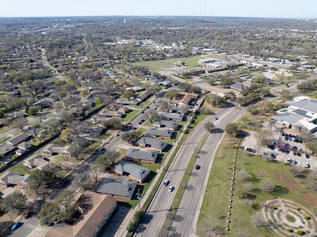 Building Photo - 335 Fouts Ave