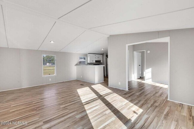 Building Photo - 185 Paradise Ln