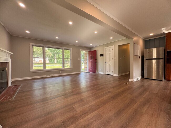 Building Photo - 3BR 1.5BA Brick Ranch in Lexington