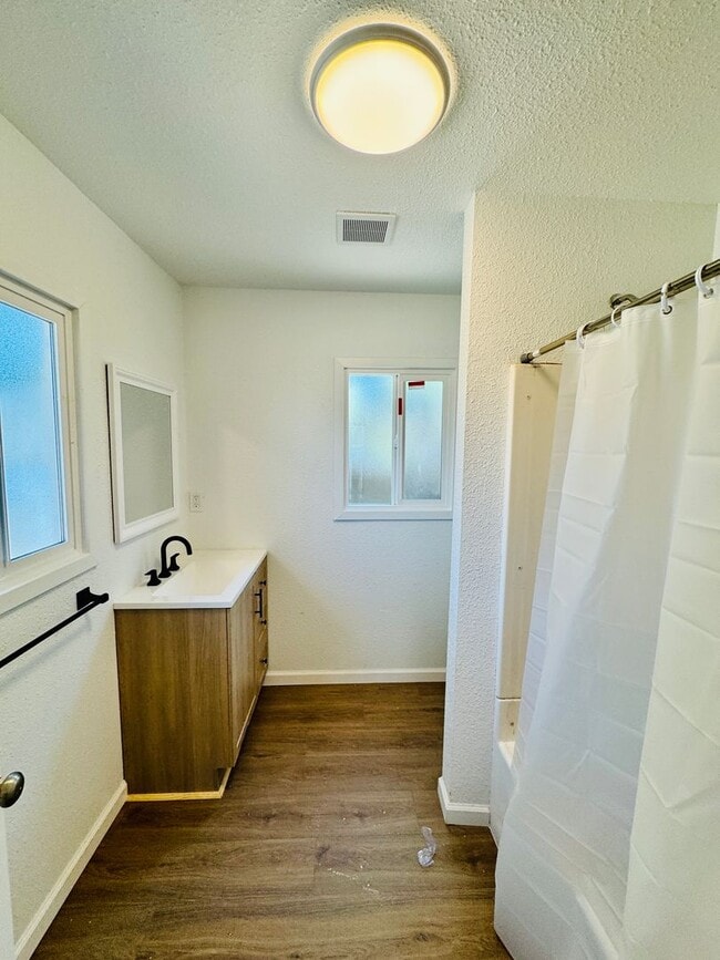 Building Photo - Newly Remodeled 1 Bedroom 1 Bath Home in Dos Palos