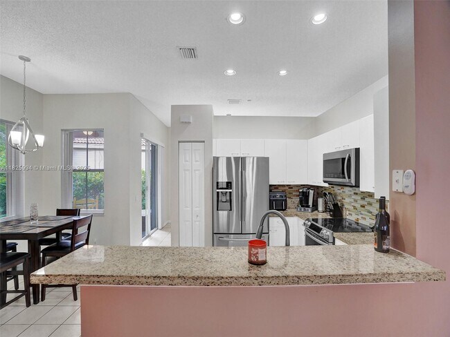 Building Photo - 938 Bluewood Terrace