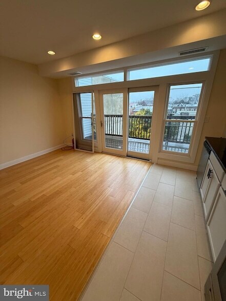 Building Photo - 532 8th St SE