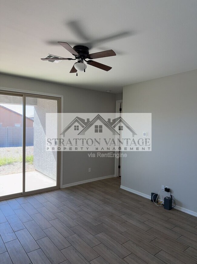 Building Photo - 36005 W San Clemente Ave