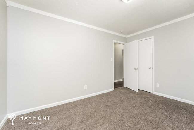 Building Photo - 3 Bedroom with Front Porch
