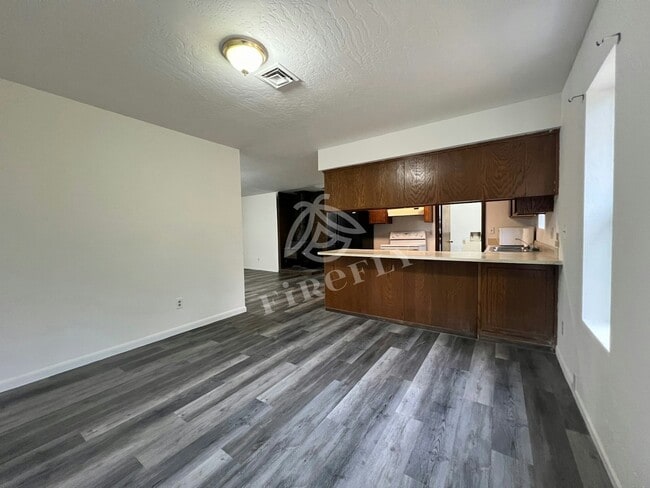 Building Photo - 410 S El Cajon Cir