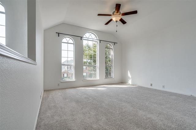 Building Photo - 2213 Ravenhurst Dr
