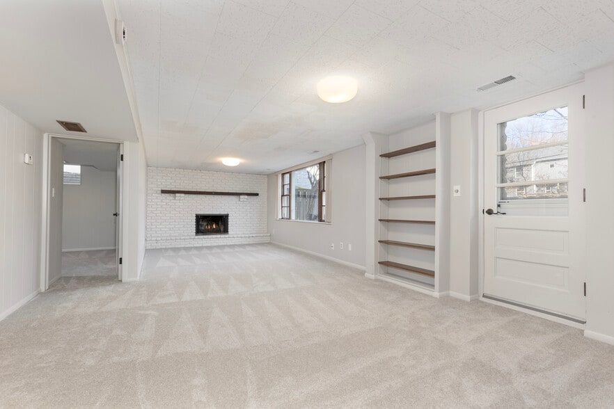 Building Photo - 3119 Sumter Ave S