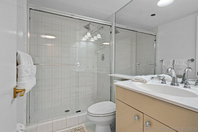 Building Photo - 250 S Ocean Blvd