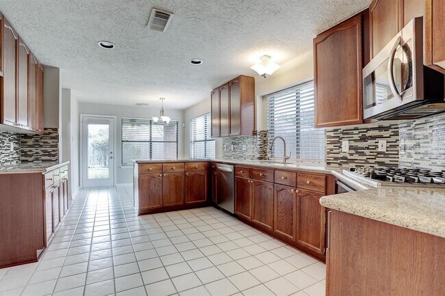 Building Photo - 3126 Pebble Bay Dr