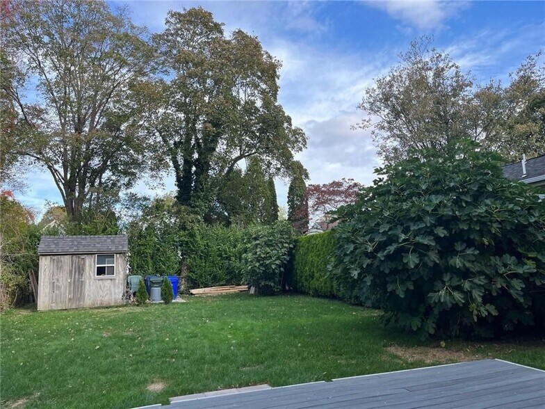 Building Photo - 65 Burton St