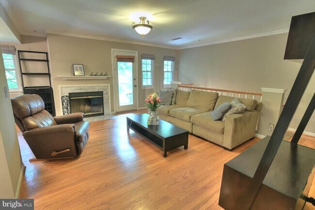 Building Photo - 5704 Chapman Mill Dr