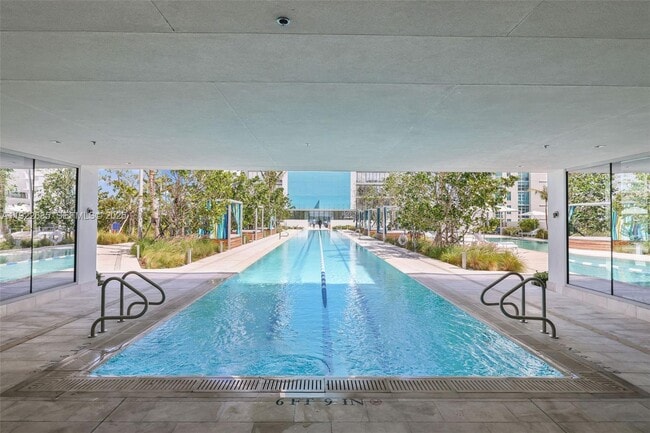 Building Photo - 700 NE 26th Terrace