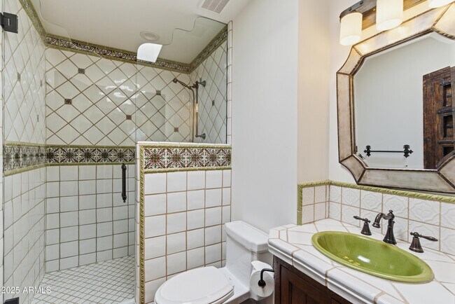 Building Photo - 5828 E Cactus Wren Rd