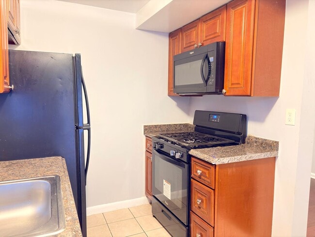 Building Photo - Beautifully Renovated 2-Bedroom Home in Baltimore, MD!