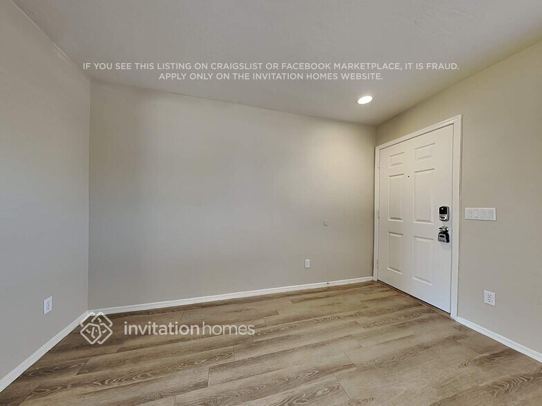 Building Photo - 10780 W Roanoke Ave