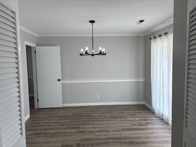 Building Photo - 3321 Ridgefield Dr