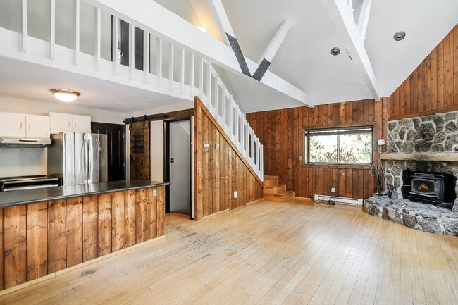 Building Photo - Cabin in the woods!  Fenced Yard!  Year le...