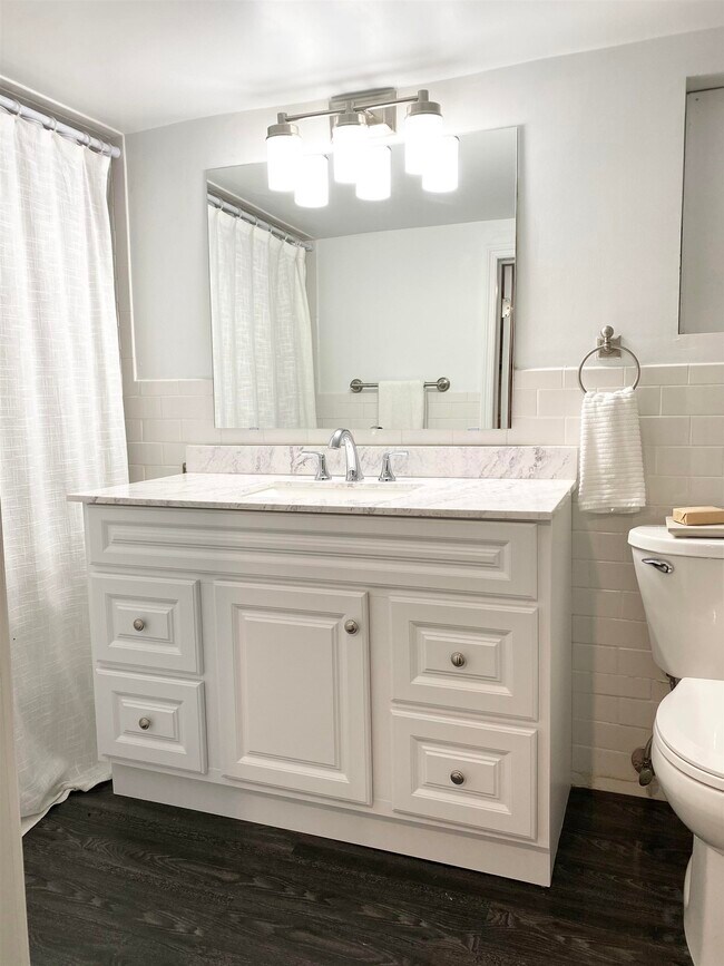 Building Photo - 61 Chestnut St