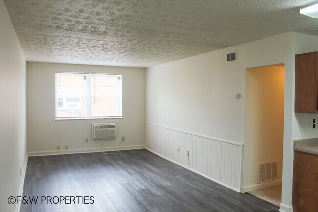 Building Photo - 1738K E. Long St.