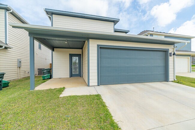 Building Photo - Immaculate 4-bedroom 3.5 bath Home in Fayetteville! Pre-Leasing for Fall Semester!