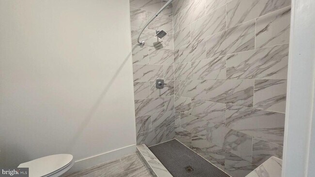 Building Photo - 818 Bladensburg Rd NE